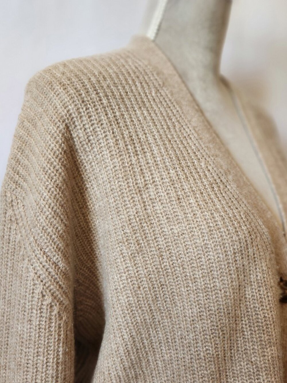 QUINCE Women Size XS Beige 100% Cashmere Button Down Oversized Cardigan Sweater - Picture 6 of 15